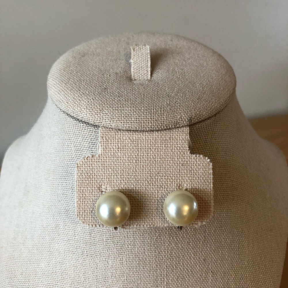Women’s Vintage Sarah Coventry Cream Button Faux Pearl Clip on Earrings